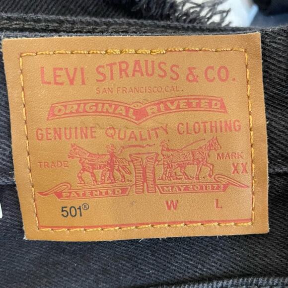 Levi’s 501 Original Short in Stowaway Frayed Raw Cut Hem Women’s Sz 31 - Picture 9 of 9